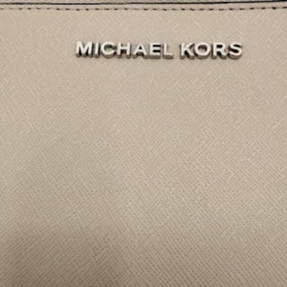 Michael Kors Jet Set Travel Zip Around Wristlet Wallet Beige Leather - Picture 2 of 6